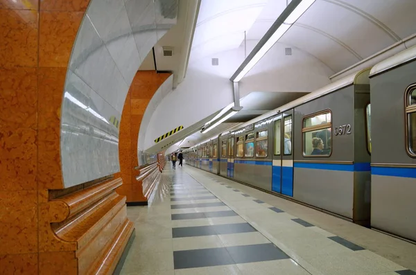 Moskva Ryssland Maj 2018 Tåg Vid Tunnelbanestationen Parken Pobedy — Stockfoto