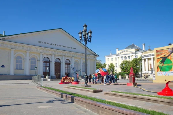 Moskva Ryssland Juni 2018 Centrala Utställningshallen Manege Turister Manezh Square — Stockfoto
