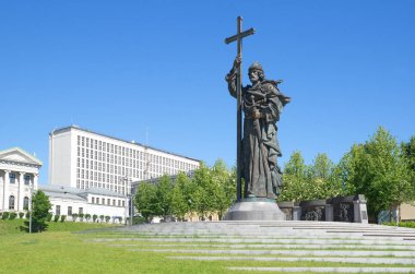 Moskova, Rusya - 15 Haziran 2018: Borovitskaya Meydanı Moskova'anıt Saint Prens Vladimir için. Bu heykeltıraş Salavat Shcherbakov tarafından dizayn edilmiştir
