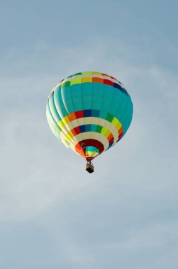 Gökyüzünde uçan balon