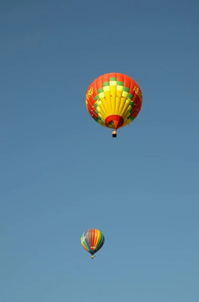 Moscú Rusia Mayo 2018 Dos Globos Contra Cielo Azul —  Fotos de Stock