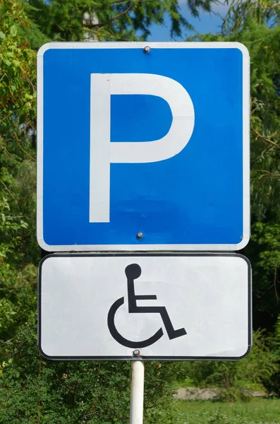 Señal Tráfico Aparcamiento Para Discapacitados —  Fotos de Stock