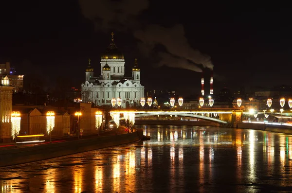 Moscú Rusia Enero 2018 Vista Nocturna Catedral Cristo Salvador Puente —  Fotos de Stock