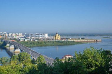 Yaz görünümü Kanavinsky Köprüsü'nde Oka Nehri, Nizhniy Novgorod, Rusya Federasyonu