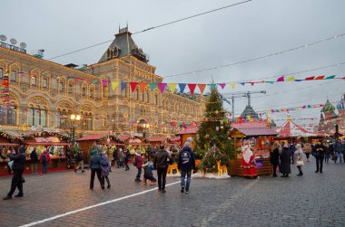 Moskova, Rusya - 28 Aralık 2017: yılbaşı sakıza adil Kızıl meydan