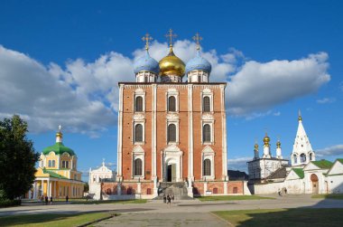 Ryazan, Rusya - 17 Ağustos 2018: Ryazan Kremlin. İsa'nın doğuş, varsayım Katedrali Chathédrale Notre Dame Epifani Kilisesi 