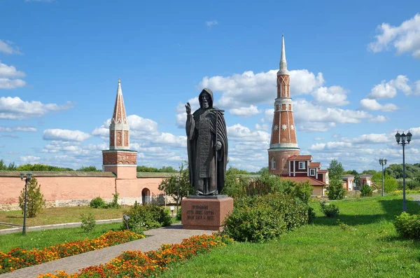 Kolomna, Moscow region, Rusya Federasyonu - 17 Ağustos 2018: St Sergius Epiphany eski Golutvin Manastırı, Radonezhsky, Anıt 