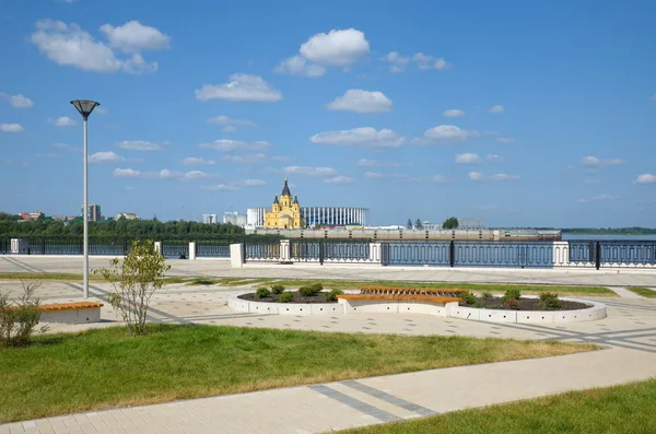 Nizhnevolzhskaya Embankment Nizhny Novgorod City Russia View Arrow Alexander Nevsky — Stock Photo, Image