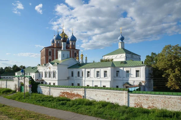 梁赞克里姆林宫和 Spaso 斯帕索普列奥布拉任斯基修道院在梁赞市 俄罗斯 — 图库照片