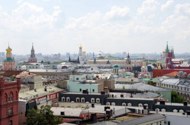 Moskova şehir merkezi çocuk deposunun gözlem güverteden yaz görünümünü Lubyanka, Rusya