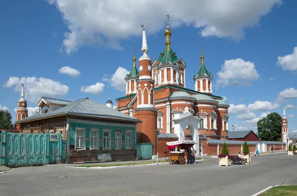 Kolomna Rusia Agosto 2018 Vista Calle Lazhechnikov Catedral Exaltación Santa — Foto de Stock