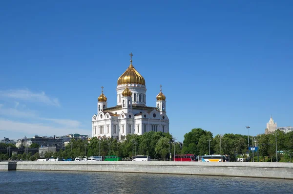 Vista Dique Prechistenskaya Catedral Cristo Salvador Moscou Rússia — Fotografia de Stock