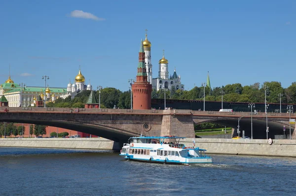 Zomer Uitzicht Het Kremlin Grote Moskvoretsky Brug Moskou Rusland — Stockfoto