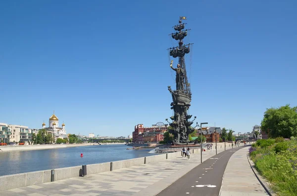 Moscou Russie Juin 2018 Vue Estivale Remblai Krymskaïa Monument Pierre — Photo