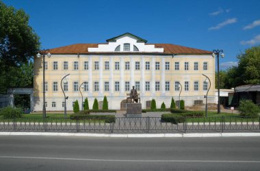 Murom, Vladimir Bölgesi, Rusya Federasyonu - 18 Ağustos 2018: Murom tarihsel ve Sanat Müzesi. V. K. Zvorykin Anıtı. 31 Temmuz 2013 yüklü