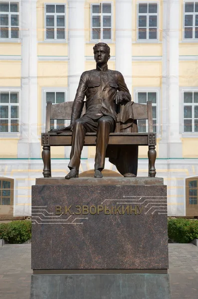 俄罗斯弗拉基米尔地区穆罗姆 2018年8月18日 穆伦历史艺术博物馆前的 兹沃里金纪念碑 安装于2013年7月31日 — 图库照片