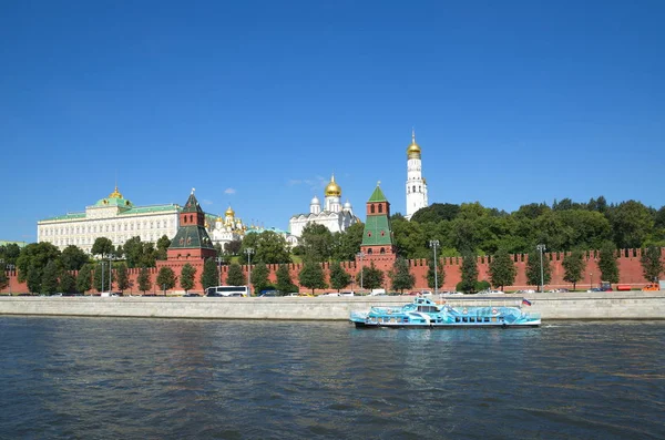 Hermosa Vista Verano Del Kremlin Moscú Velero Recreo Rusia — Foto de Stock