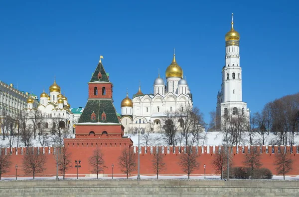 Vista Los Templos Del Kremlin Moscú Terraplén Del Kremlin Soleado — Foto de Stock