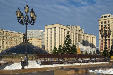 Moskova, Rusya - 9 Ocak 2019: Yolculuk Noel Festivali için. Festival Manezh Meydanı dekorasyonda yeni yılın ilk günü 