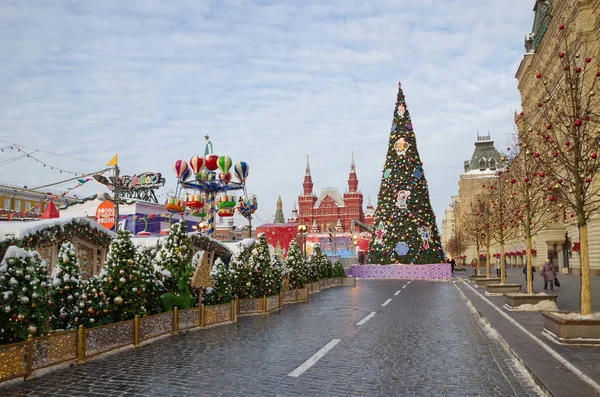 Moscou Rússia Janeiro 2019 Árvore Natal Praça Vermelha Perto Prédio — Fotografia de Stock