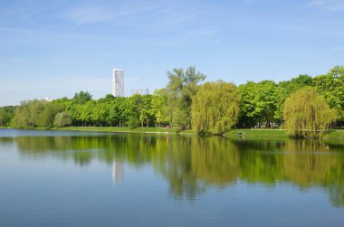 Moskova, Rusya'nın büyük Novodevichy birikintisi bahar bakış