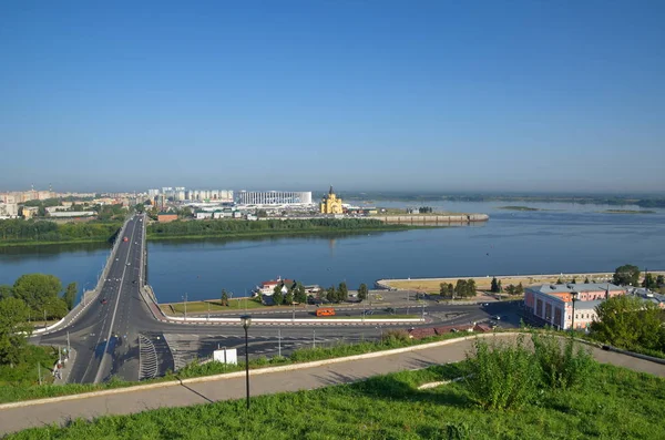 俄罗斯下诺夫哥罗德 2018年8月19日 箭的夏季景观 奥卡河 伏尔加河和卡纳文斯基河的汇合处 — 图库照片