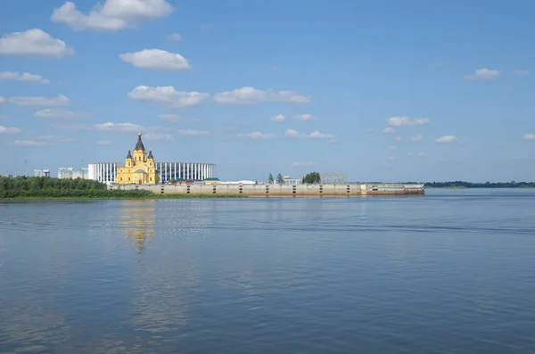 Staden Nizjnij Novgorod Ryssland Sommaren Utsikten Från Nizhnevolzhskaya Vallen Pil — Stockfoto