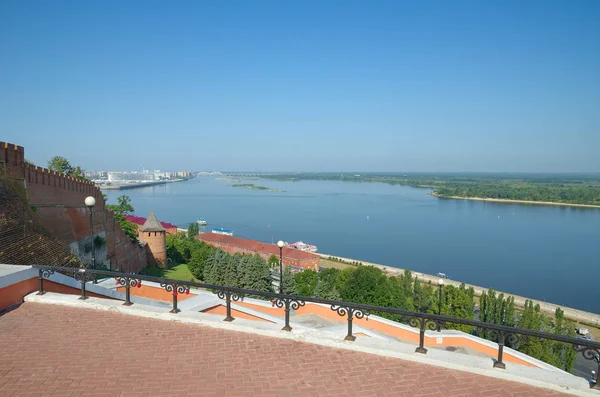 Vacker Utsikt Över Nizhnevolzhskaya Banvallen Och Floden Volga Från Observationsdäck — Stockfoto