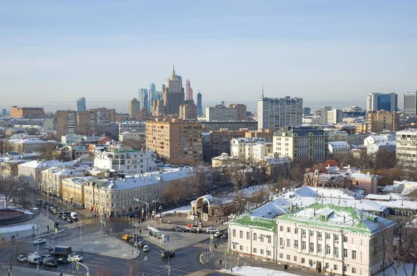 俄罗斯莫斯科 2018年1月25日 从基督救世主大教堂的观景台上可以看到莫斯科的冬季景色 — 图库照片