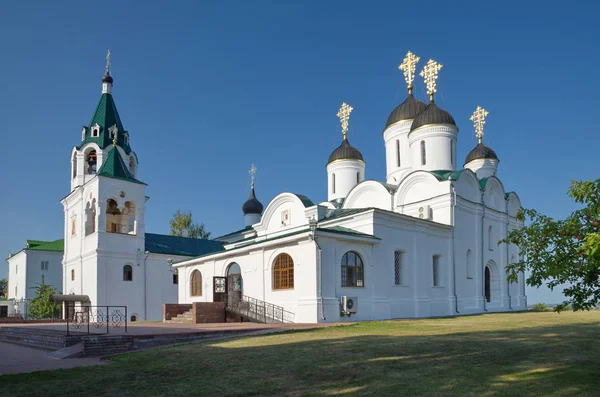 变形大教堂和变形修道院中的介入教堂 俄罗斯弗拉基米尔地区穆罗姆市 — 图库照片