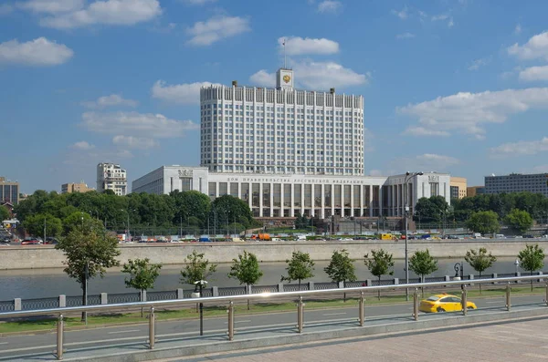 Vista Verão Casa Governo Federação Russa Aterro Taras Shevchenko Moscou — Fotografia de Stock