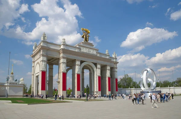 Moscou Rússia Maio 2019 Arco Entrada Principal Enea Pedestal Uma — Fotografia de Stock