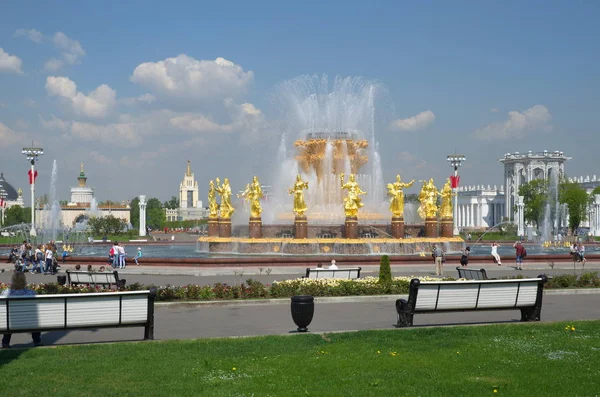 Moscú Rusia Mayo 2019 Fuente Amistad Los Pueblos Vdnh Primavera —  Fotos de Stock