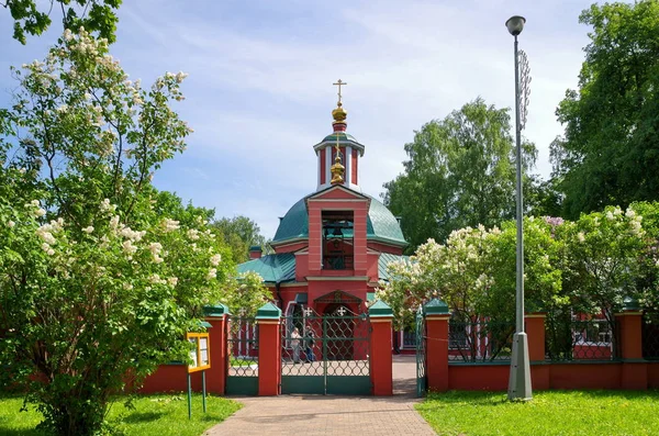 莫斯科 俄罗斯 2019年5月20日 沃龙佐夫庄园三位一体教堂 沃龙佐夫公园 — 图库照片