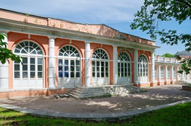 Moskova, Rusya - 20 Mayıs 2019: Vorontsovo malikanesinde kuzey hizmet binası (sera) (Vorontsovo Park))