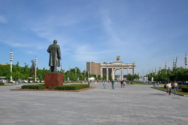 모스크바 러시아 2019년 20일 Vdnh에서 블라디미르 정문과 기념물의 — 스톡 사진
