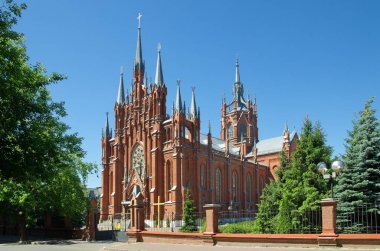 Moskova, Rusya 'da Malaya Gruzinskaya sokakta mübarek bakire Mary of Immaculate Conception Roma-Katolik Katedrali yaz görünümü
