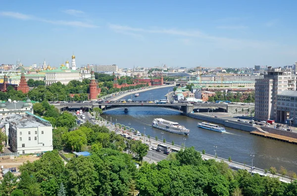 Zomer Uitzicht Het Kremlin Van Moskou Bolshoy Kamenny Bridge Rusland — Stockfoto