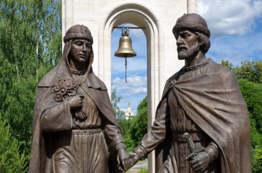 Dmitrov, Moskova bölgesi, Rusya - 24 Haziran 2019: Kutsal Prens Peter ve Murom Prensesi Fevronia Anıtı