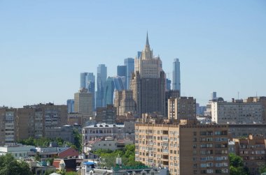 Moskova, Rusya - 4 Haziran 2019: Kurtarıcı İsa Katedrali'nin gözlem güvertesinden şehir merkezinin görünümü