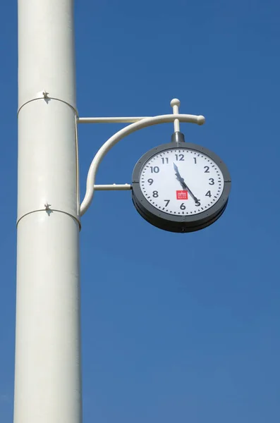 Moscow Russia May 2019 Street Clock Hanging Lantern Territory Vdnh — Stock Photo, Image