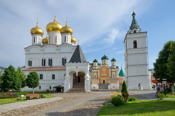 Троицкий Собор Собор Рождества Пресвятой Богородицы Колокольня Троицком Ипатьевском Монастыре — стоковое фото