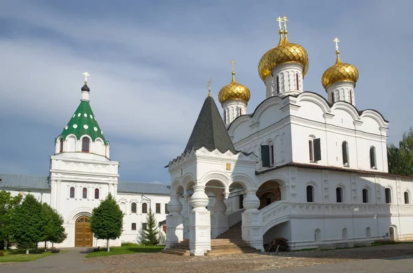 Trinity Cathedral Och Holy Gate Med Gate Church Chrysanf Och — Stockfoto