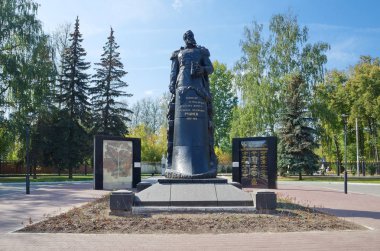 Tula, Rusya - 12 Eylül 2019: Efsanevi kruvazör Varyag 'ın komutanı V. F. Rudnev anıtı. Anıt 1956 yılında dikildi. Mimar - A. Y. Koltsov, heykeltıraş - I. G. Onishchenko