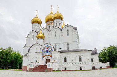 Yaroslavl'daki Varsayım Katedrali. Rusya'nın altın yüzüğü