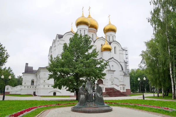 Yaroslavl Rusia Julio 2019 Catedral Asunción Composición Escultórica Trinidad Anillo —  Fotos de Stock