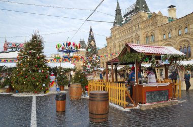 Moskova, Rusya - 9 Ocak 2019: Noel sakız-adil Kızıl meydan