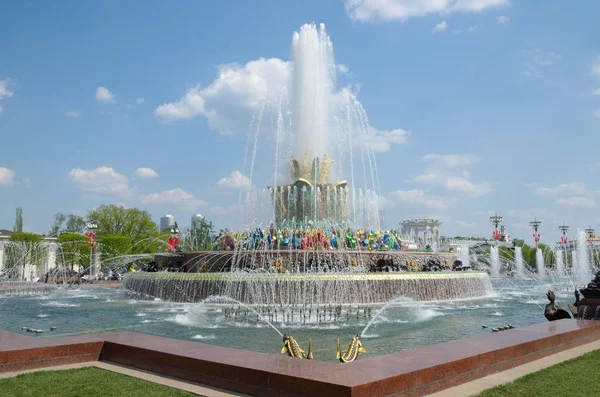 Moscou Russie Mai 2019 Fontaine Fleur Pierre Printemps Vdnh Journée — Photo