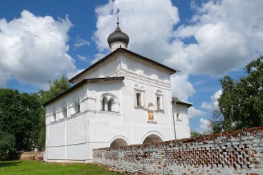 Suzdal 'daki Spaso-Evfimiev manastırı. Bilgilendirme Kapısı Kilisesi. Rusya 'nın Altın Yüzüğü