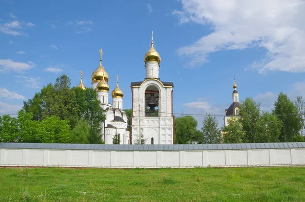 聖ニコラス大聖堂と聖ニコラス修道院の洗礼者ヨハネの斬首の教会 ヤロスラヴリ地方のPereslavl Zalessky ロシアの黄金の指輪 — ストック写真
